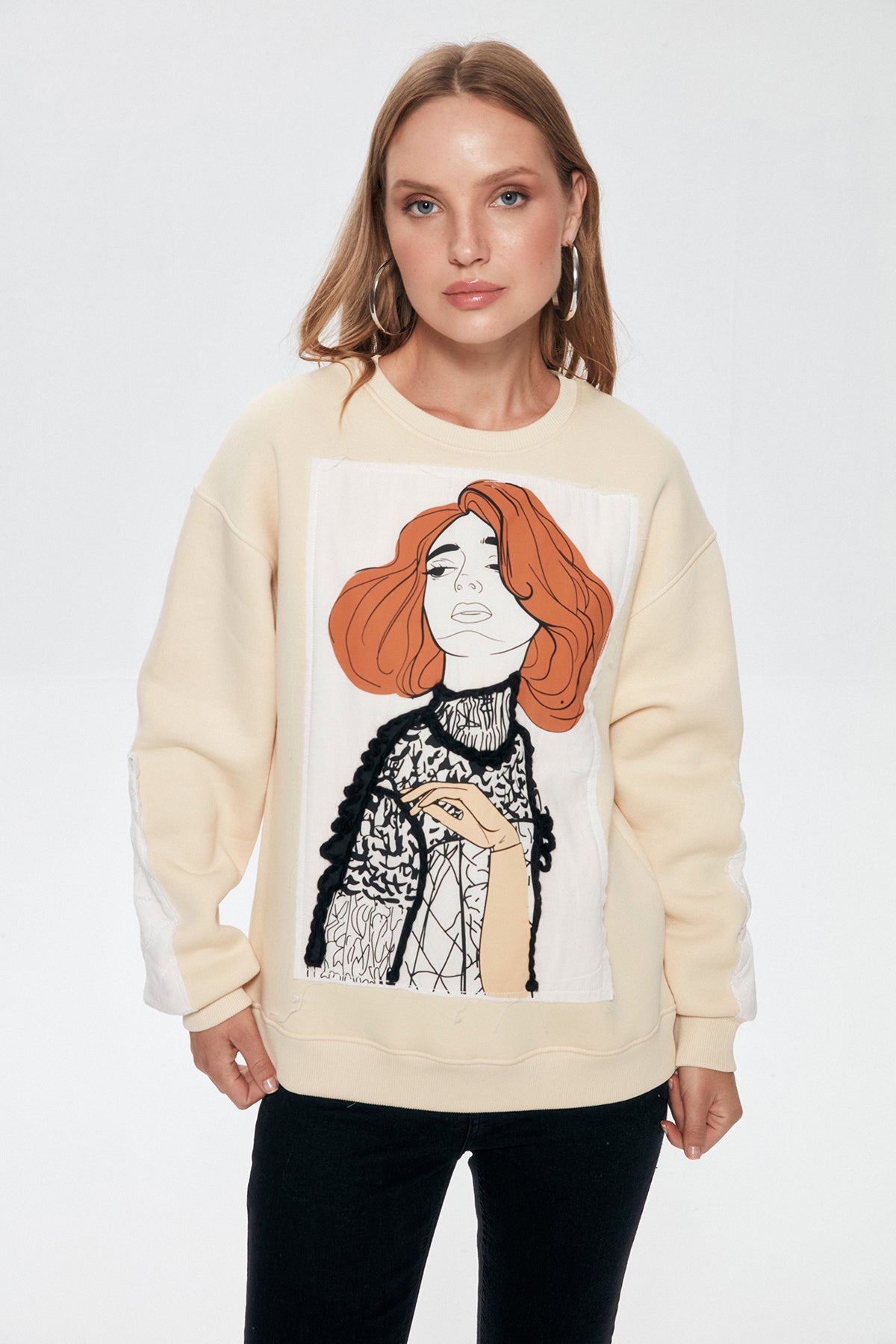 Yama Detaylı Baskılı Sweatshirt Bej