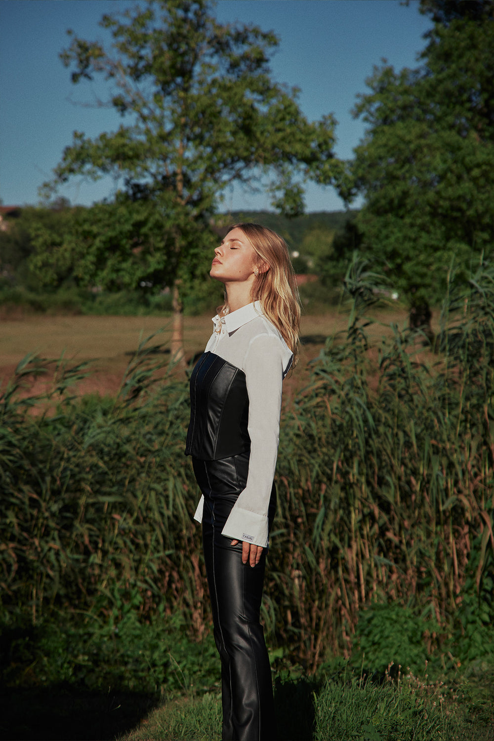 Brit Detaylı Deri Straplez Bluz Siyah