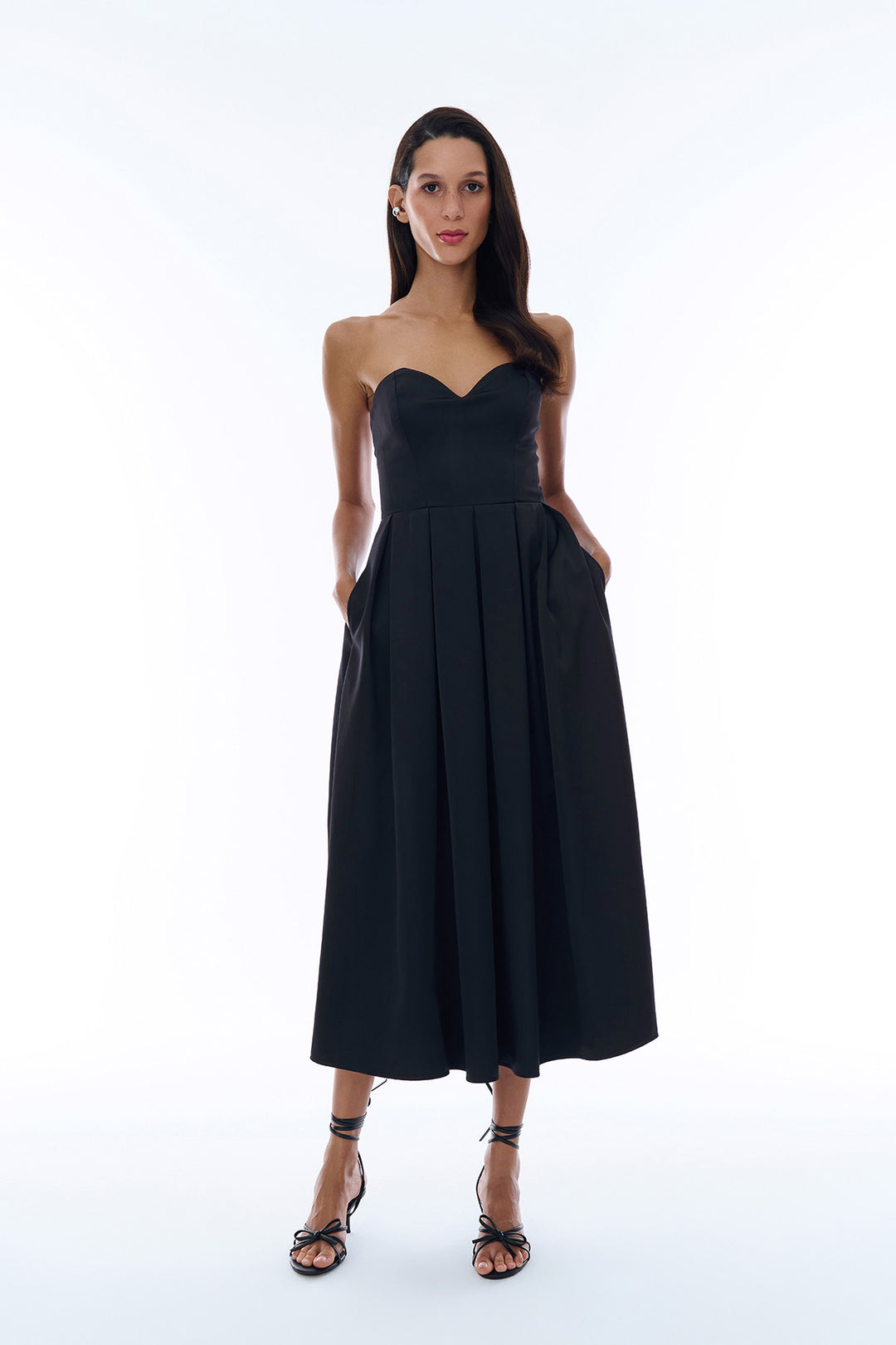 Kalp Yaka Straplez Pileli Elbise Siyah