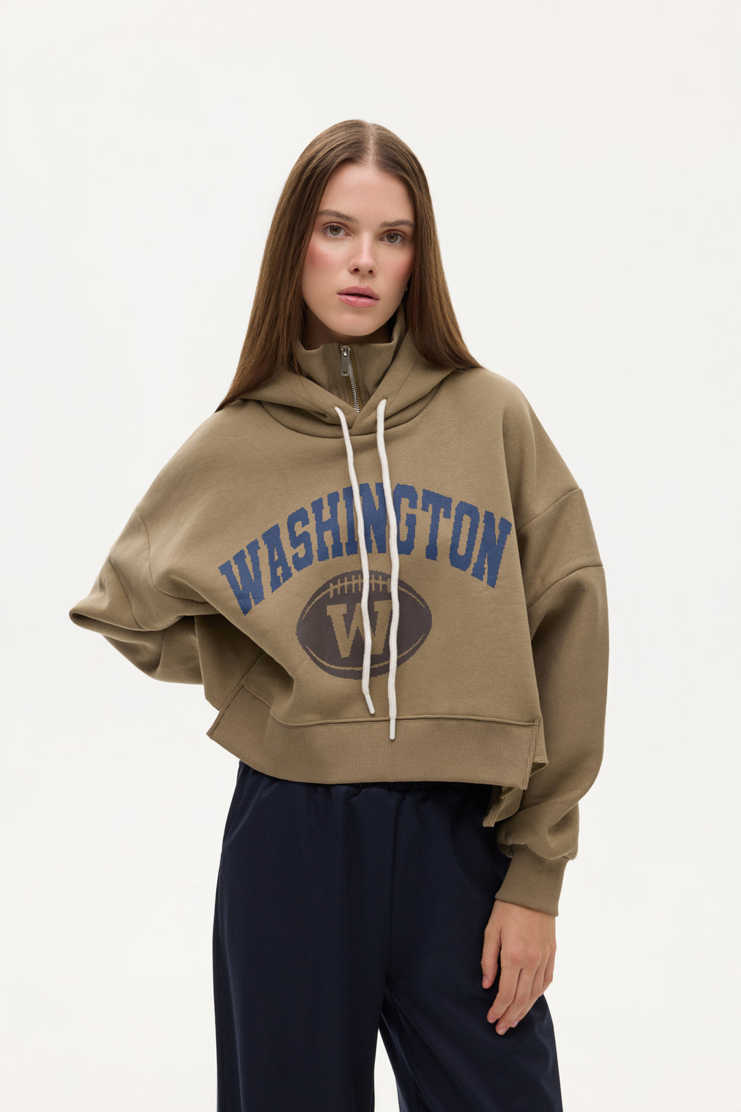 Dik Yaka Detaylı Önü Baskılı Kapüşonlu Sweatshirt Haki