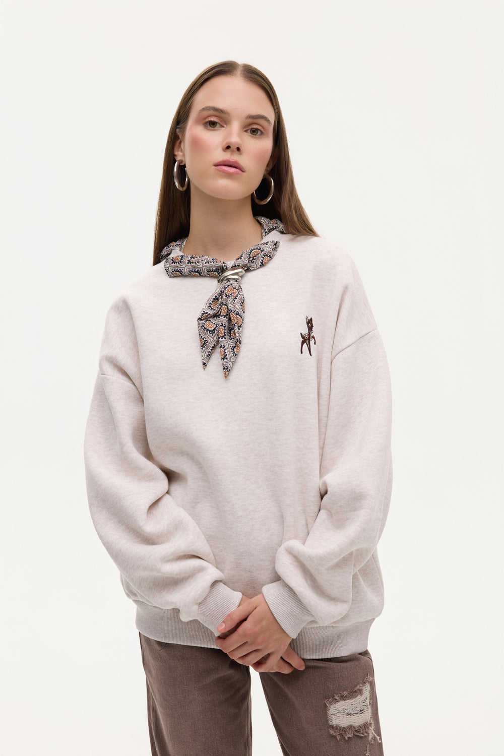 Fular Aksesuarlı Bambi Nakışlı Oversize Sweatshirt Bej