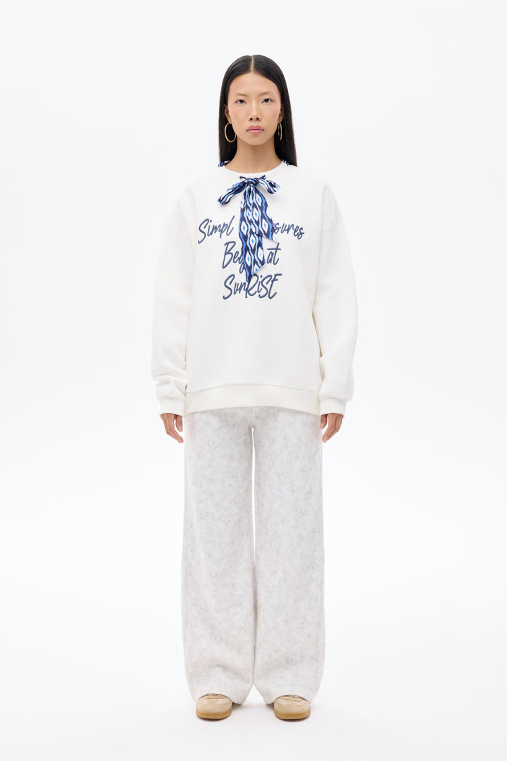 Fularlı Yazı Nakışlı Oversize Sweatshirt Ekru