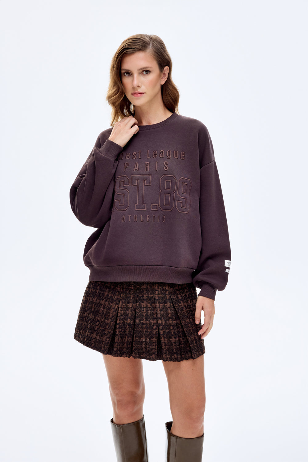 Kabartma Yazı Nakışlı Oversize Sweatshirt Kahverengi