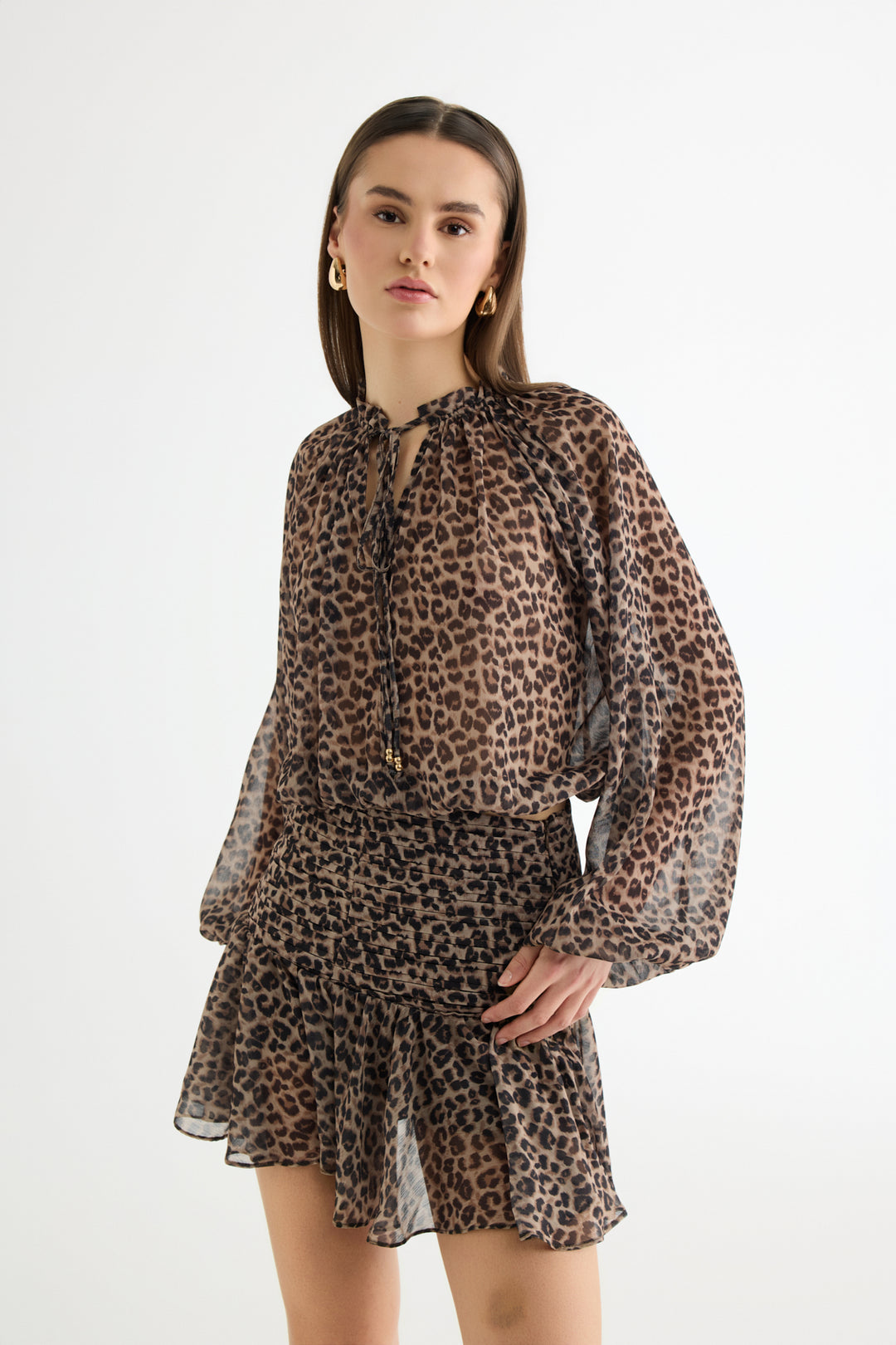 Leopar Desenli Bağcıklı Şifon Bluz Kahverengi