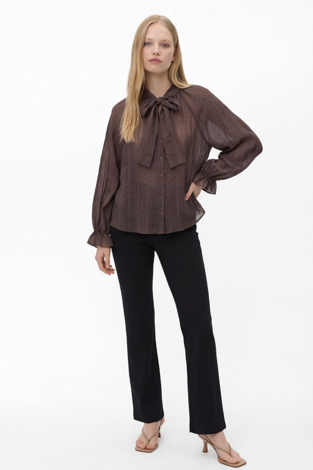 Yakası Bağlamalı Transparan Bluz Kahverengi