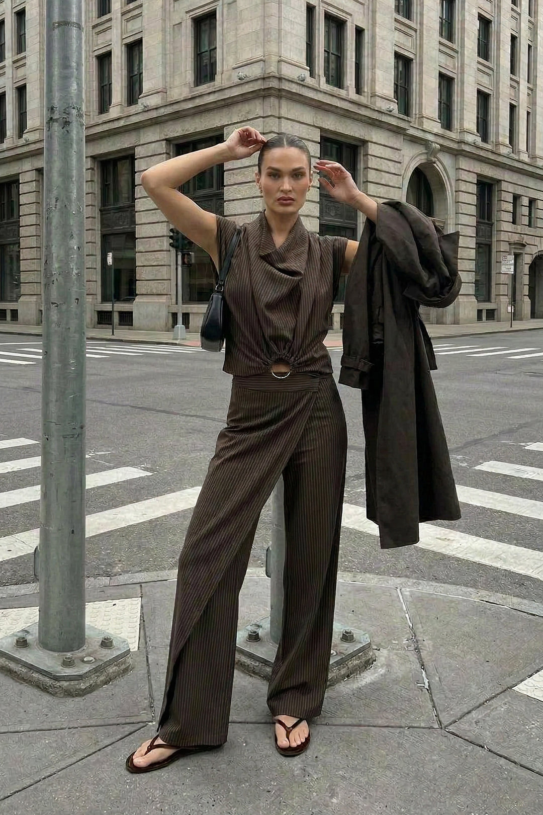 Çizgili Degaje Yaka Vatkalı Bluz Kahverengi