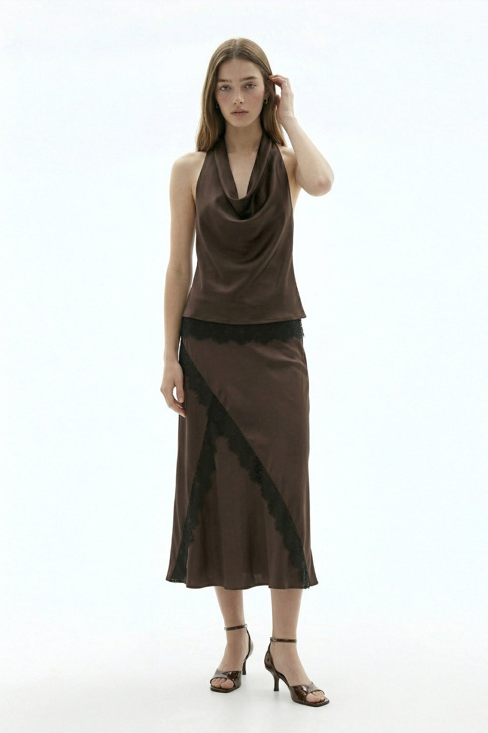 Degaje Yaka Dantel Detaylı Saten Bluz Kahverengi