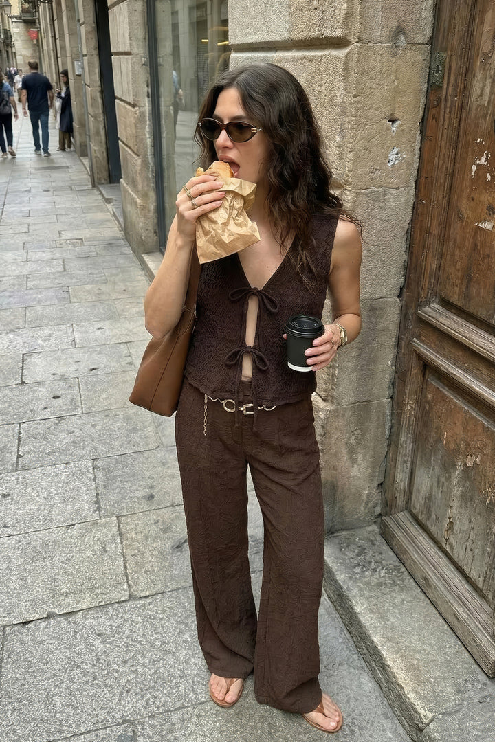 Önü Bağlamalı V Yaka Dokulu Bluz Kahverengi