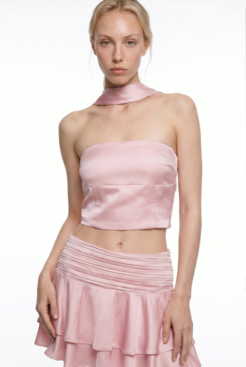 Boyundan Geçmeli Saten Crop Bluz Pudra