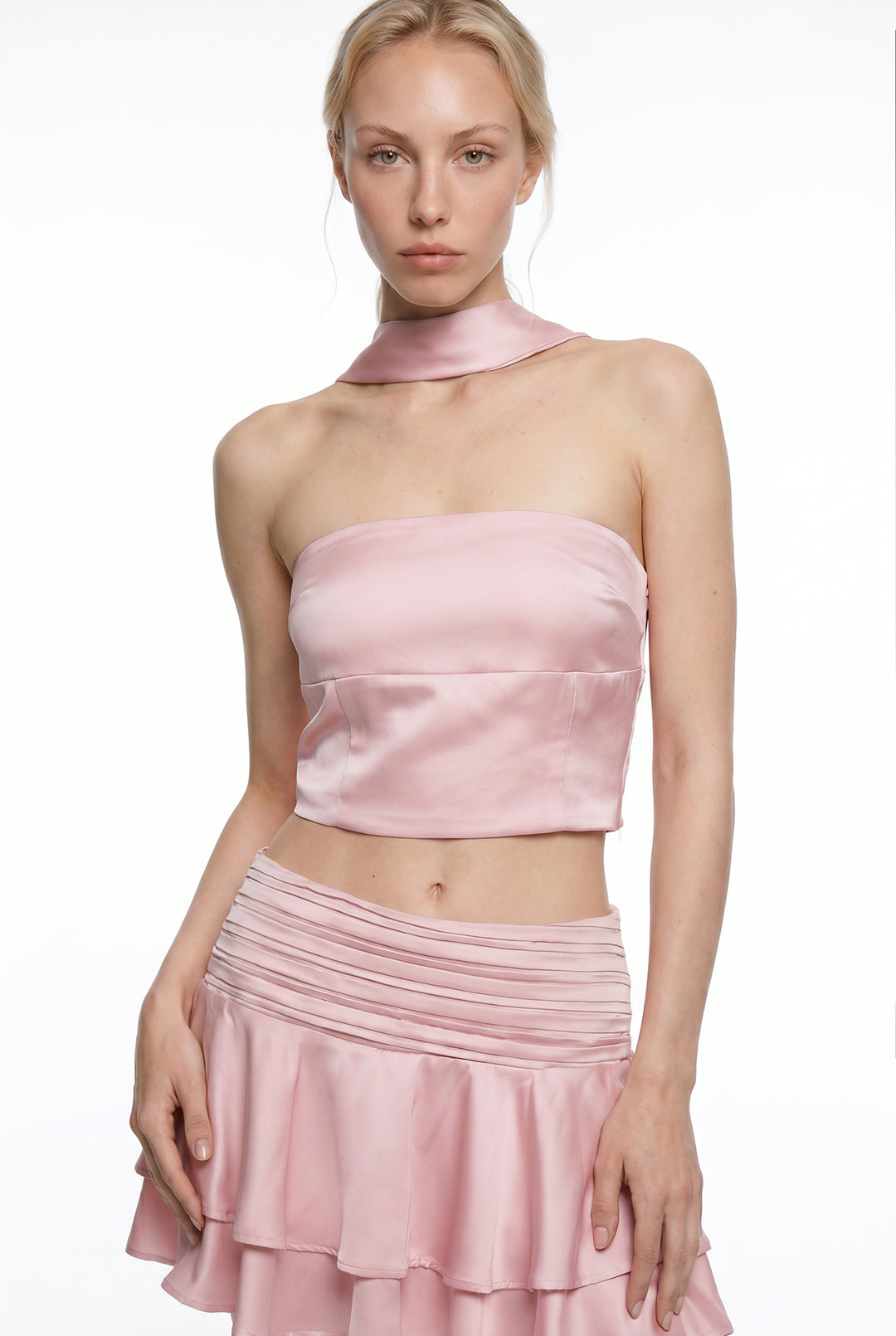 Boyundan Geçmeli Saten Crop Bluz Pudra