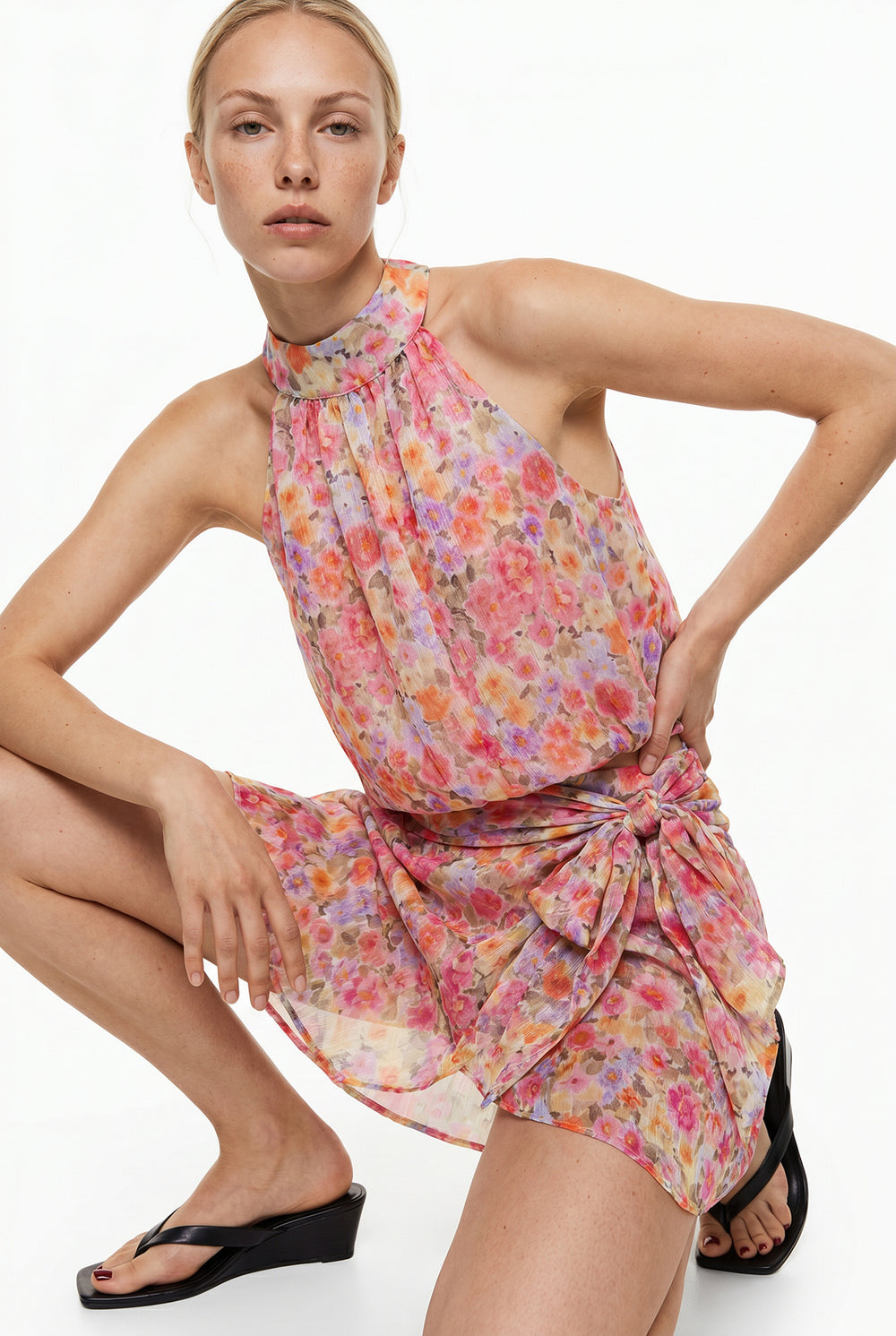 Çiçek Desenli Halter Yaka Crop Bluz Pembe