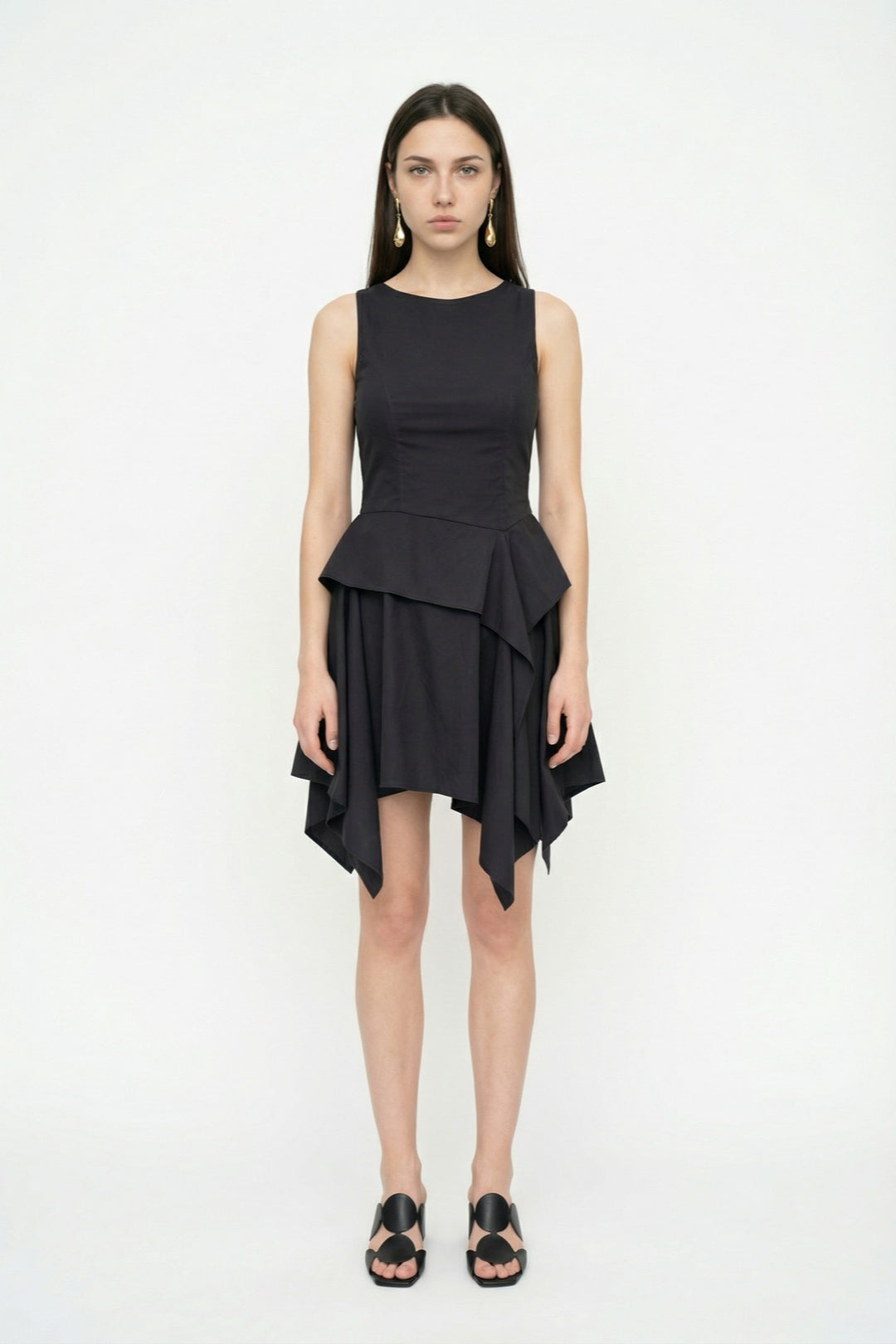 Asimetrik Volanlı Kolsuz Mini Elbise Siyah