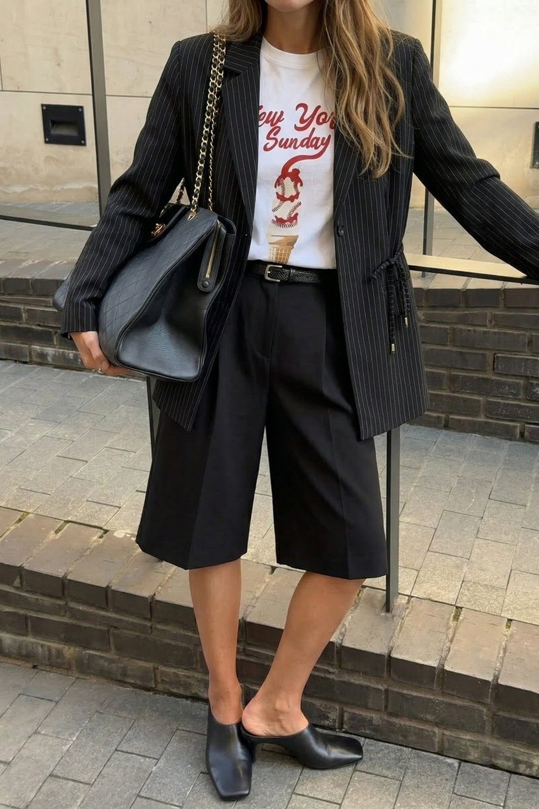 Kemerli Ön Pileli Bermuda Şort Siyah