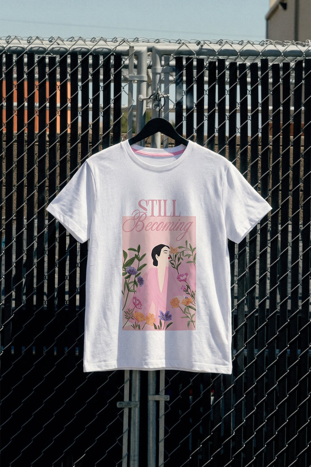 Çiçek Figür Baskılı Bisiklet Yaka Tişört Ekru