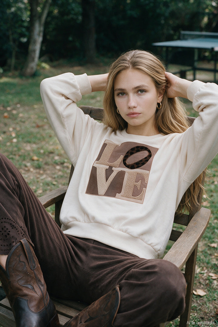 Love Nakışlı Sweatshirt Krem