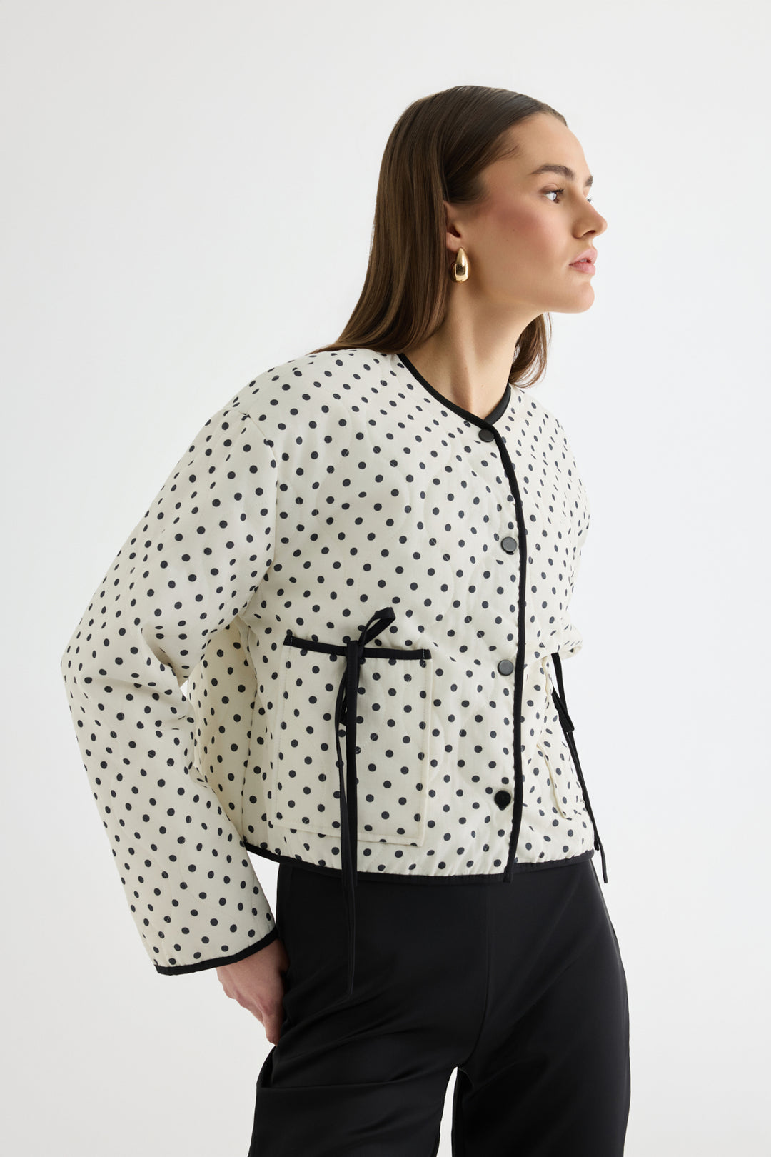 Puantiyeli Bağcıklı Kapitone Ceket Krem