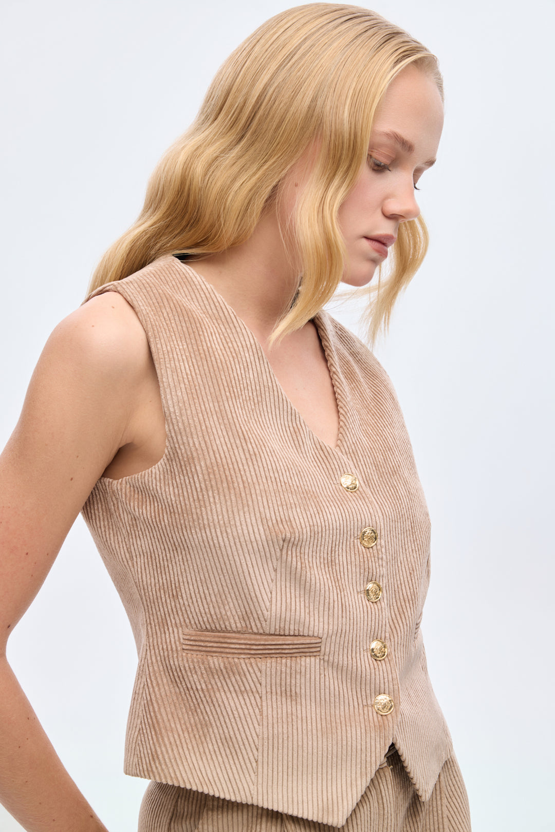 V Yaka Kadife Yelek Camel