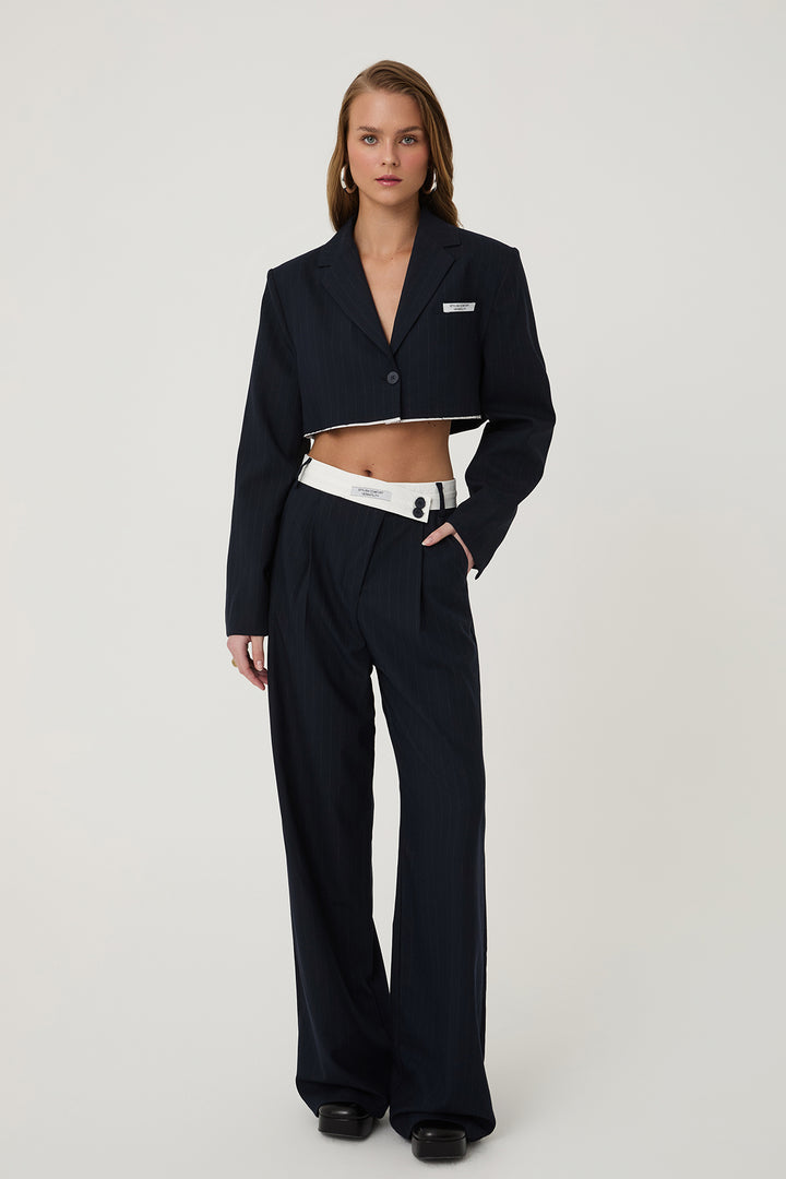 Bel Detaylı İnce Çizgili Pileli Pantolon Lacivert