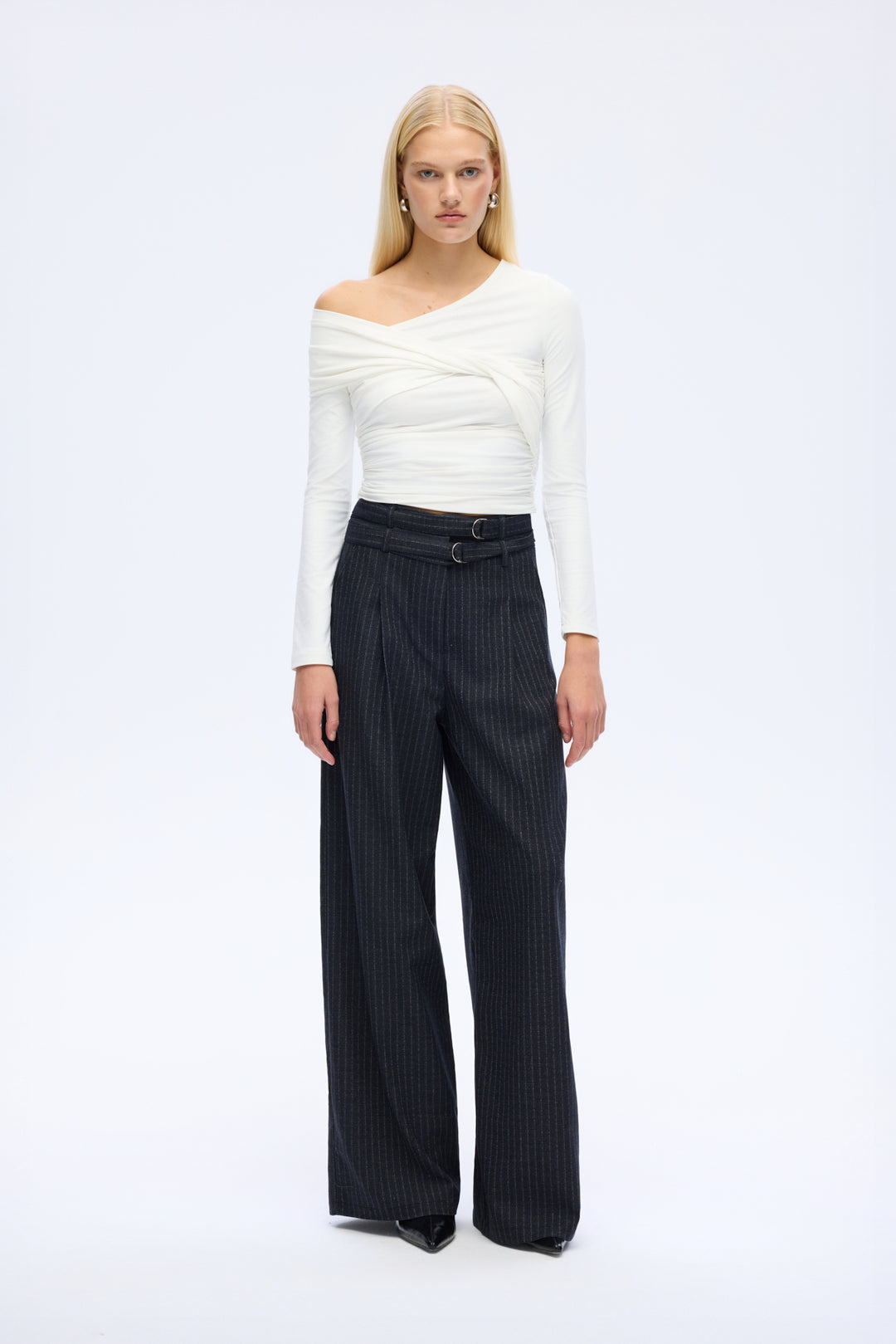 Drapeli Asimetrik Düğümlü Bluz Ekru