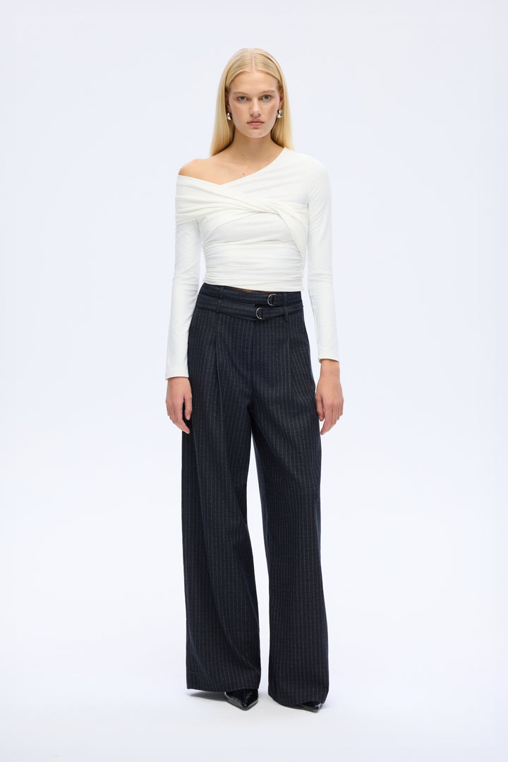 Drapeli Asimetrik Düğümlü Bluz Ekru