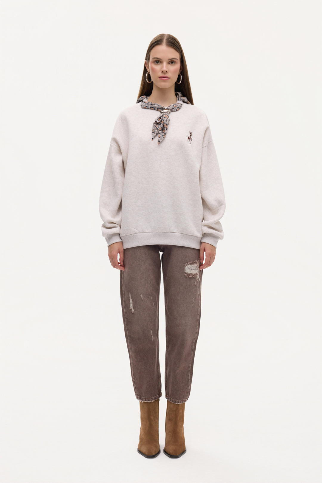Fular Aksesuarlı Bambi Nakışlı Oversize Sweatshirt Bej