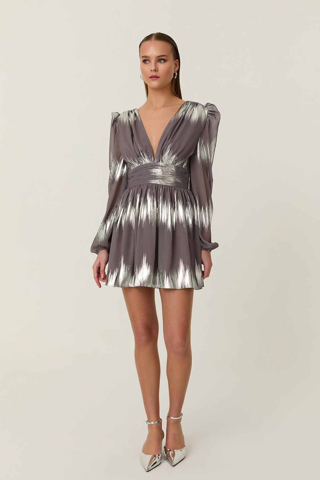 Folyo Detaylı Sırt Dekolteli Mini Elbise Gri