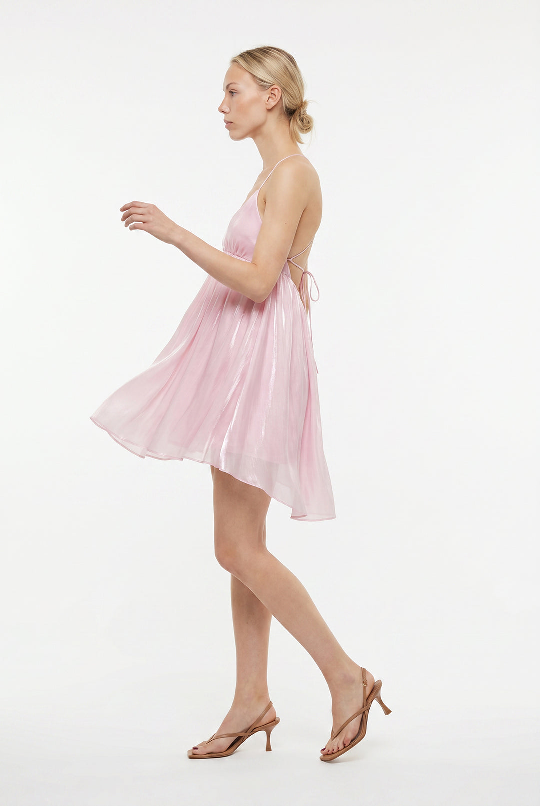 V Yaka Sırtı Çapraz Askılı Tül Mini Elbise Pembe