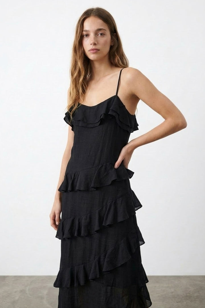 Çapraz Askılı Katlı Midi Elbise Siyah