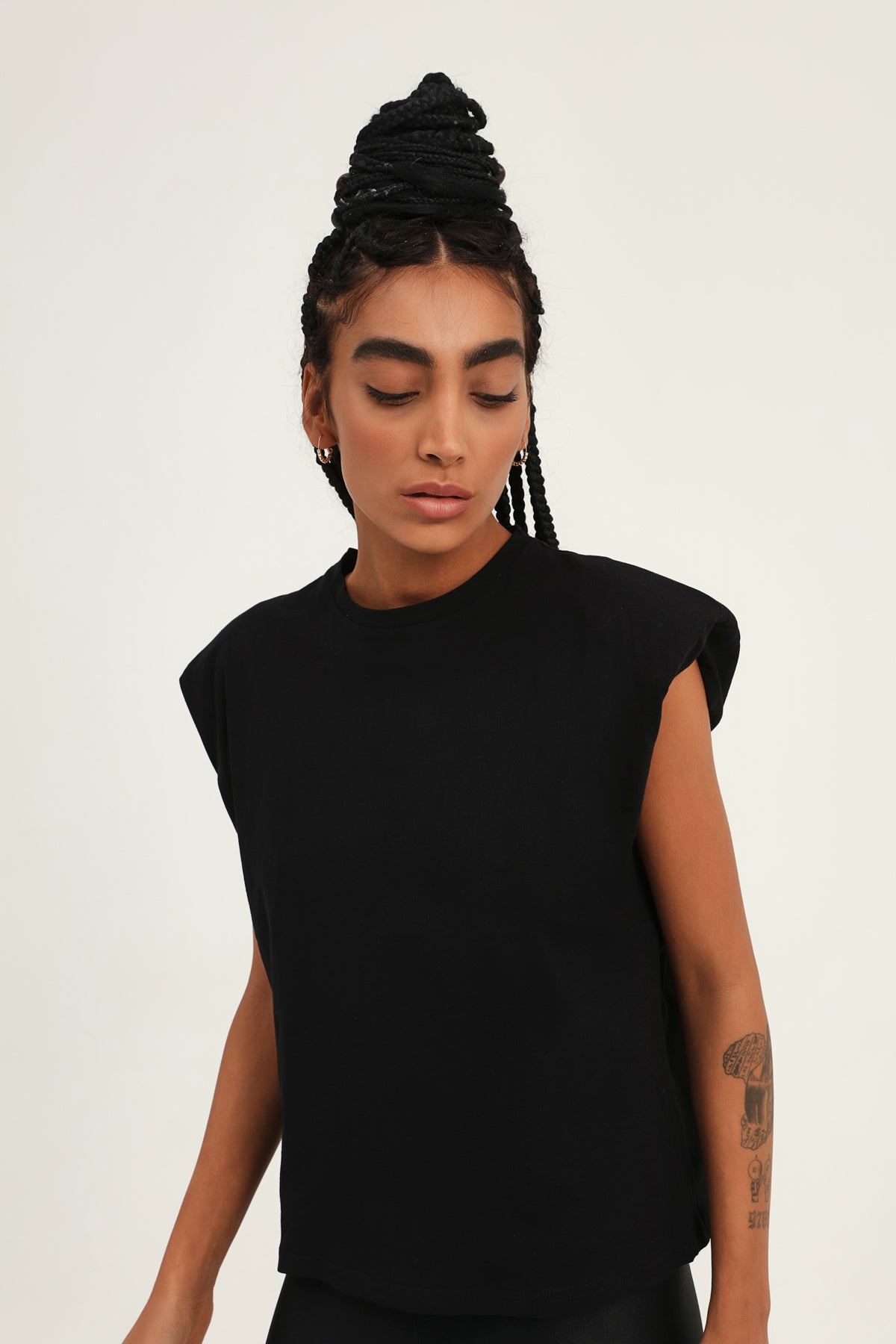 Padded Sleeveless Basic T-Shirt Black