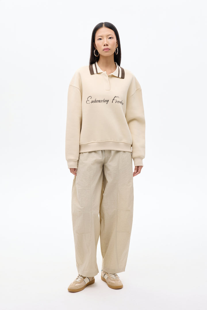 Yazı Nakışlı Şeritli Polo Yaka Oversize Sweatshirt Bej