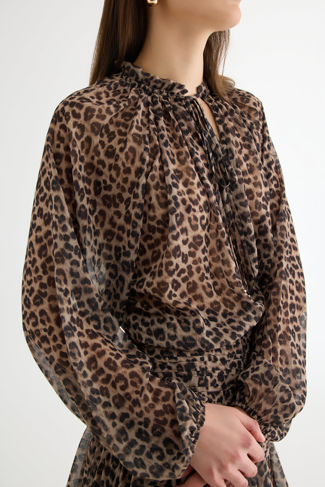 Leopar Desenli Bağcıklı Şifon Bluz Kahverengi