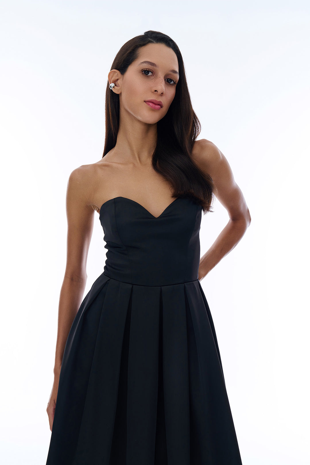 Kalp Yaka Straplez Pileli Elbise Siyah