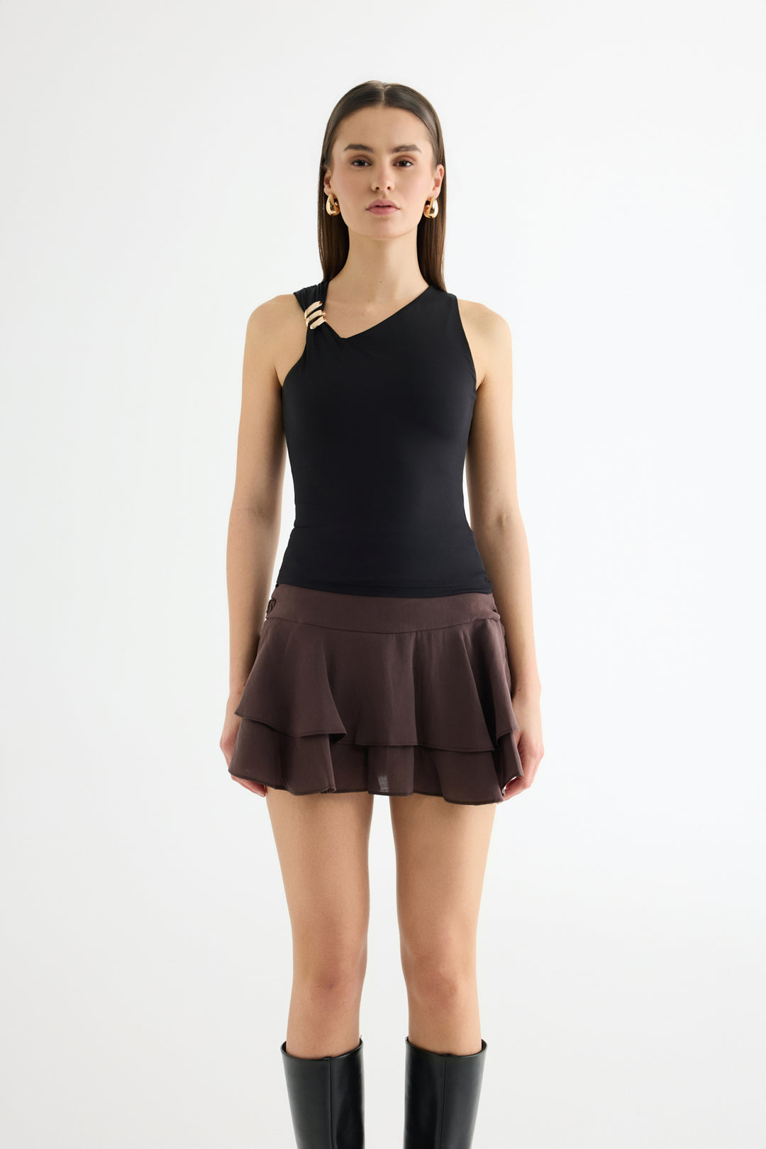 Asimetrik Yaka Metal Aksesuarlı Bluz Siyah