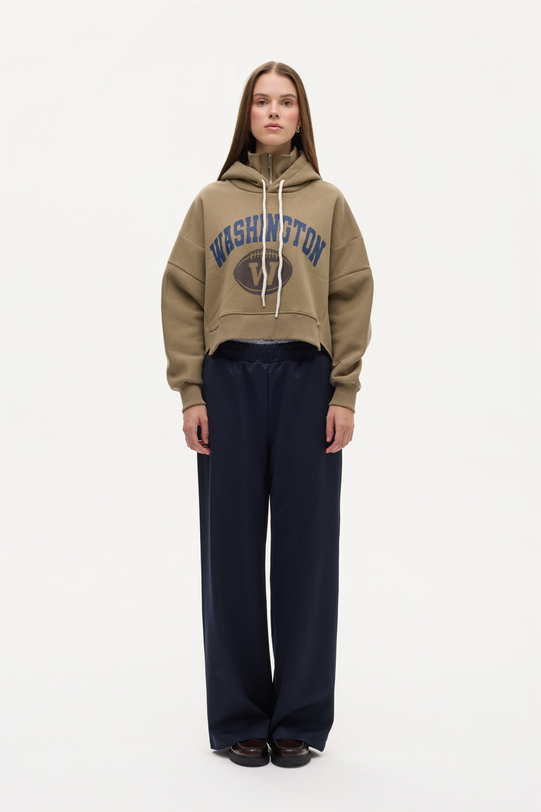 Dik Yaka Detaylı Önü Baskılı Kapüşonlu Sweatshirt Haki