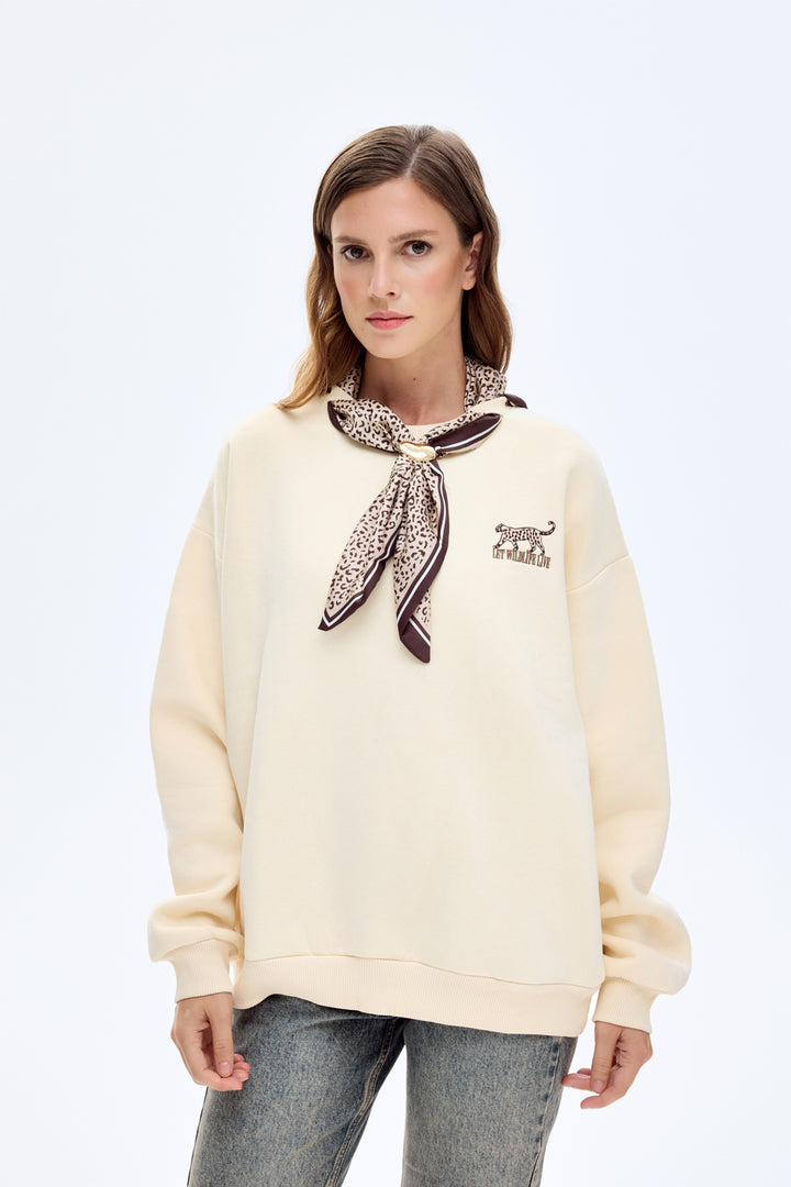 Fularlı Leopar Nakışlı Oversize Sweatshirt Bej