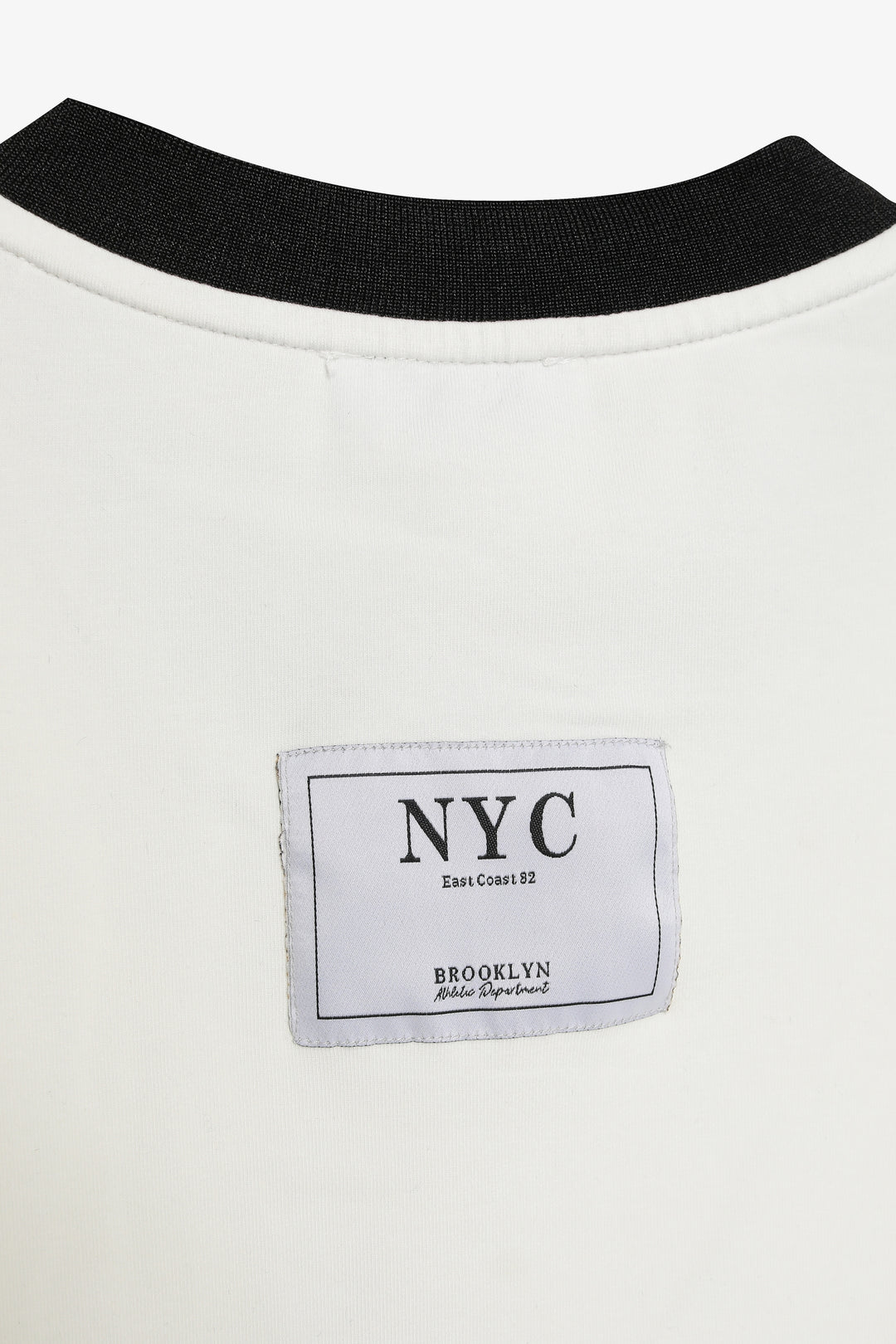 Brooklyn Nakışlı V Yaka Oversize Tişört Ekru