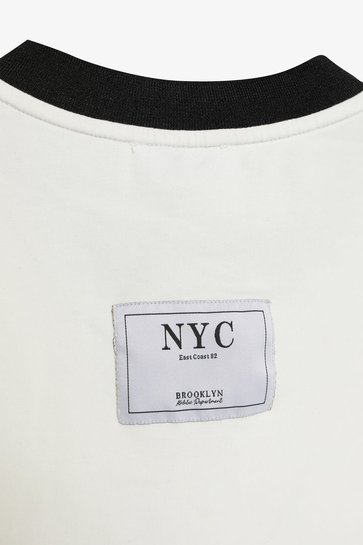 Brooklyn Nakışlı V Yaka Oversize Tişört Ekru