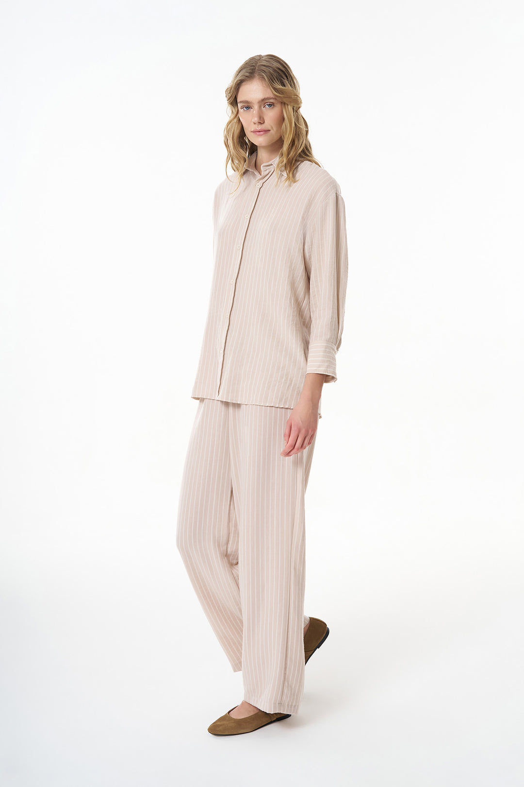 Sırtı Fiyonk Bağlamalı Çizgili Gömlek Bej