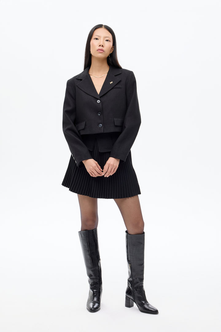 Broş Aksesuarlı Düğmeli Crop Blazer Ceket Siyah