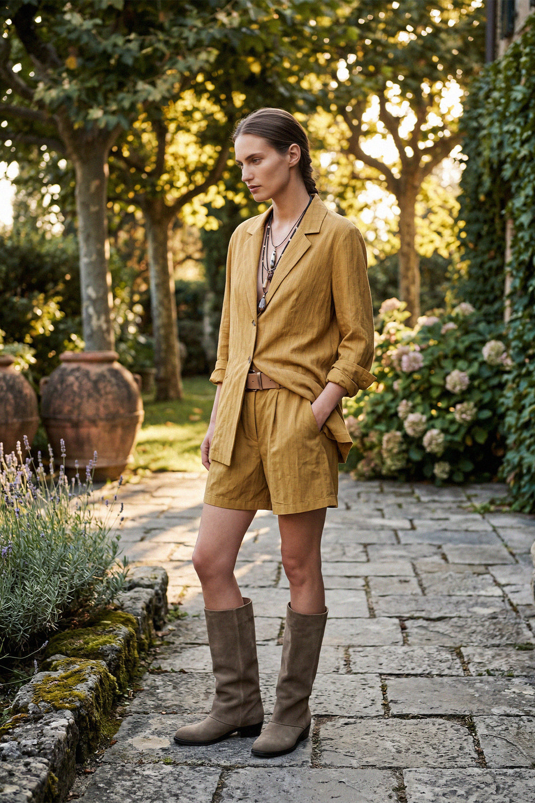 Yüksek Bel Dokulu Kemerli Mini Şort Bej