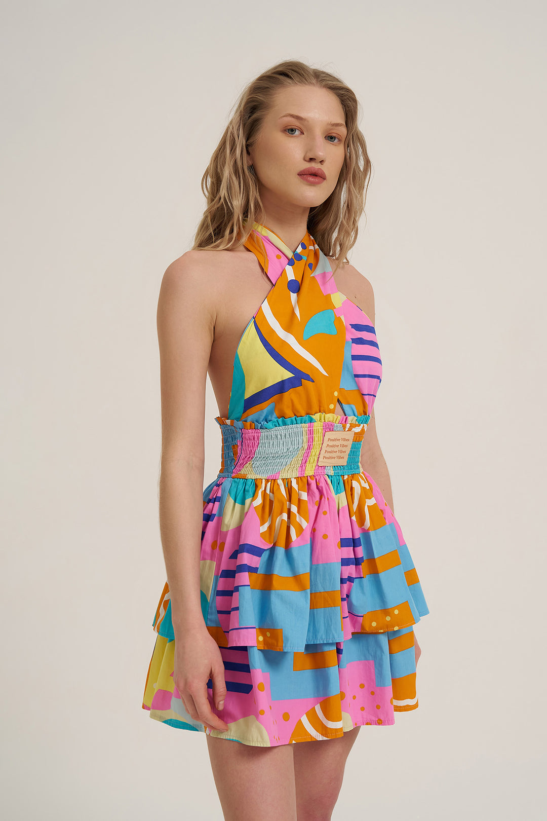 Boyundan Bağlama Detaylı Renkli Desenli Mini Elbise Turuncu