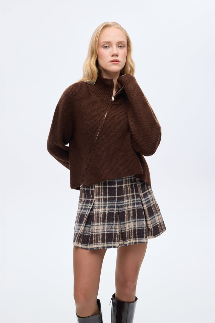 Asimetrik Fermuarlı Triko Kazak Kahverengi