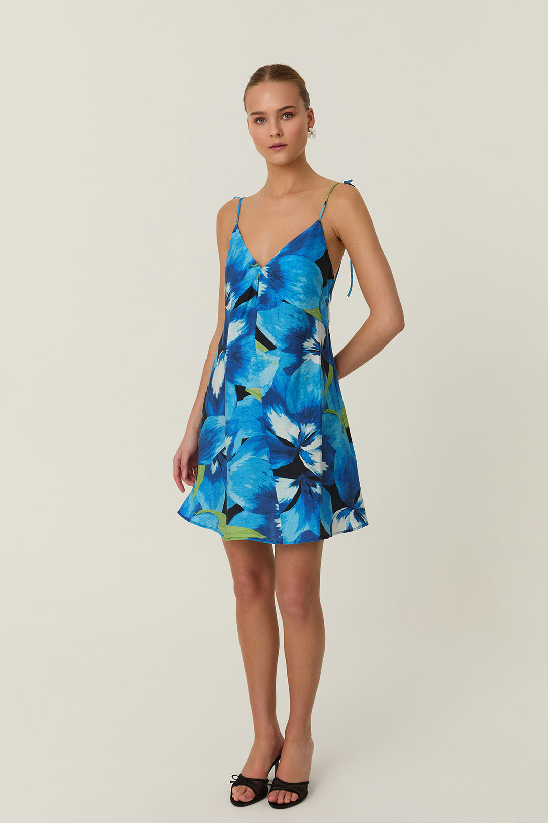 Sırtı Açık Askılı Desenli Mini Elbise Mavi