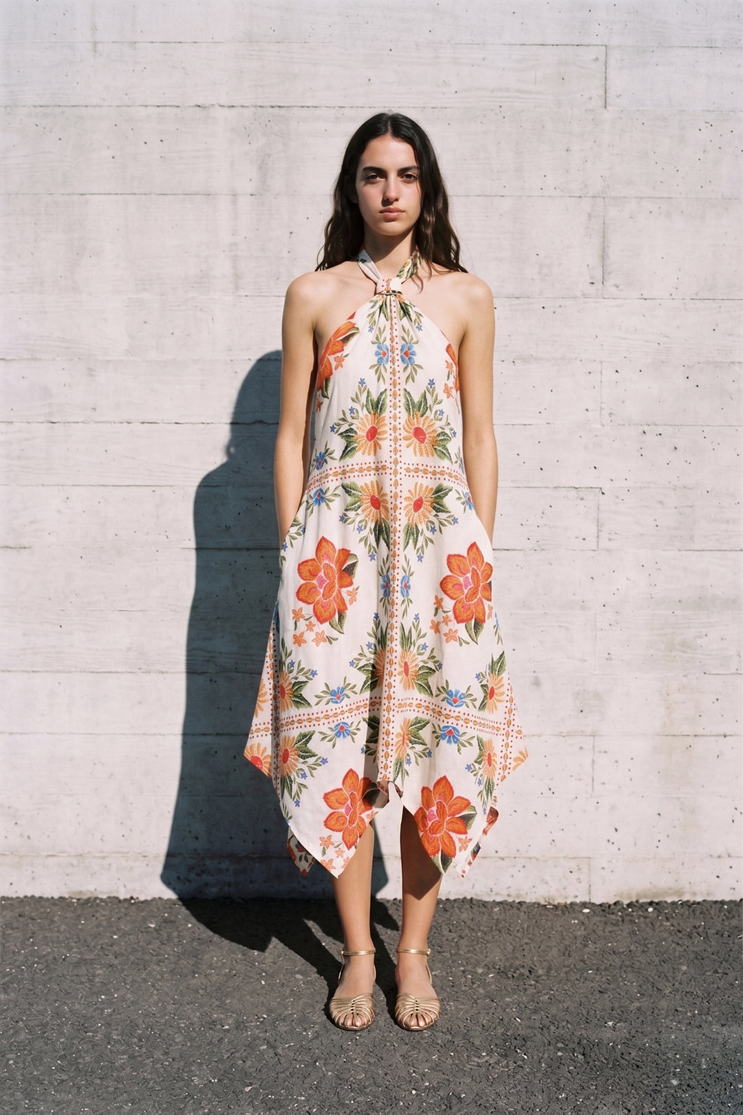 Çiçek Desenli Boyundan Bağlamalı Midi Elbise Krem