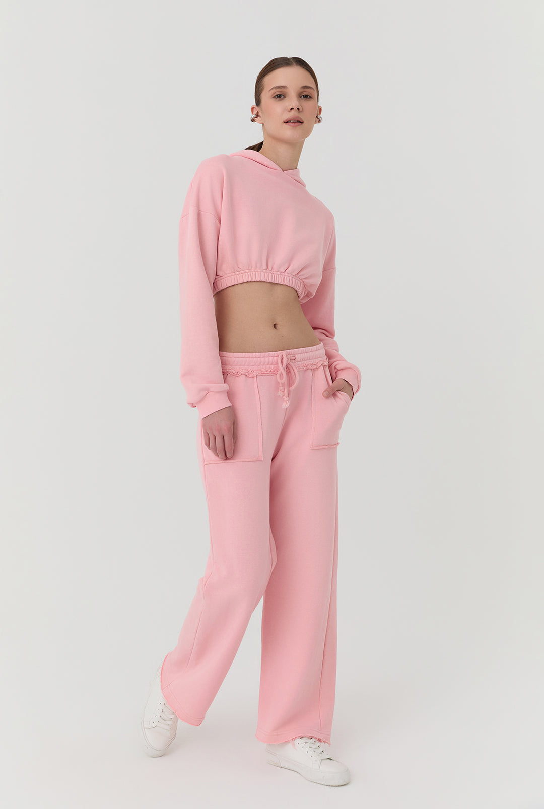 Paçası Yırtık Detaylı Eşofman Pembe