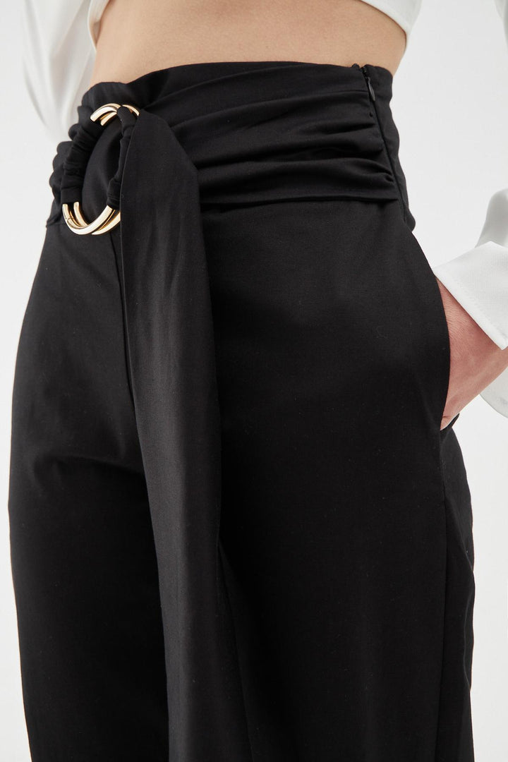 Toka Detaylı Yüksek Bel Bol Pantolon Siyah