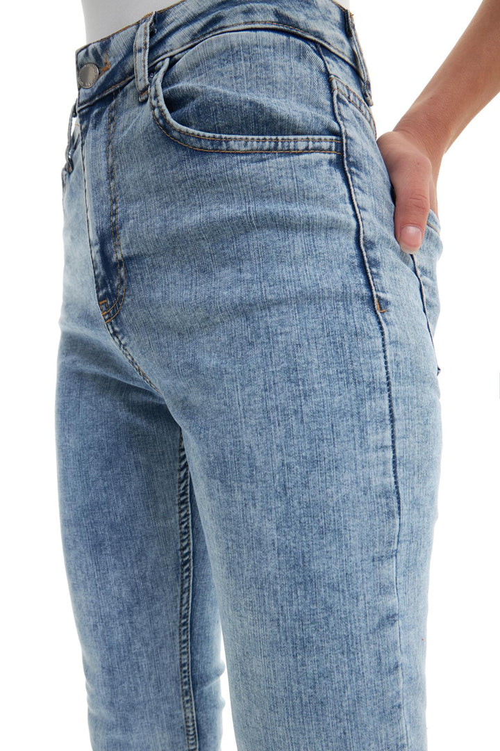 Paçası Yırtmaçlı Kot Pantolon Açık Mavi