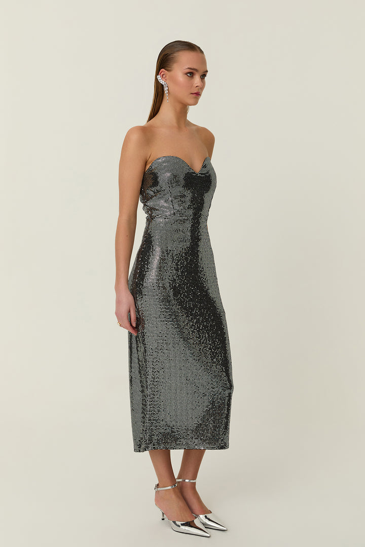 Arkadan Yırtmaçlı Parıltılı Straplez Elbise Gümüş