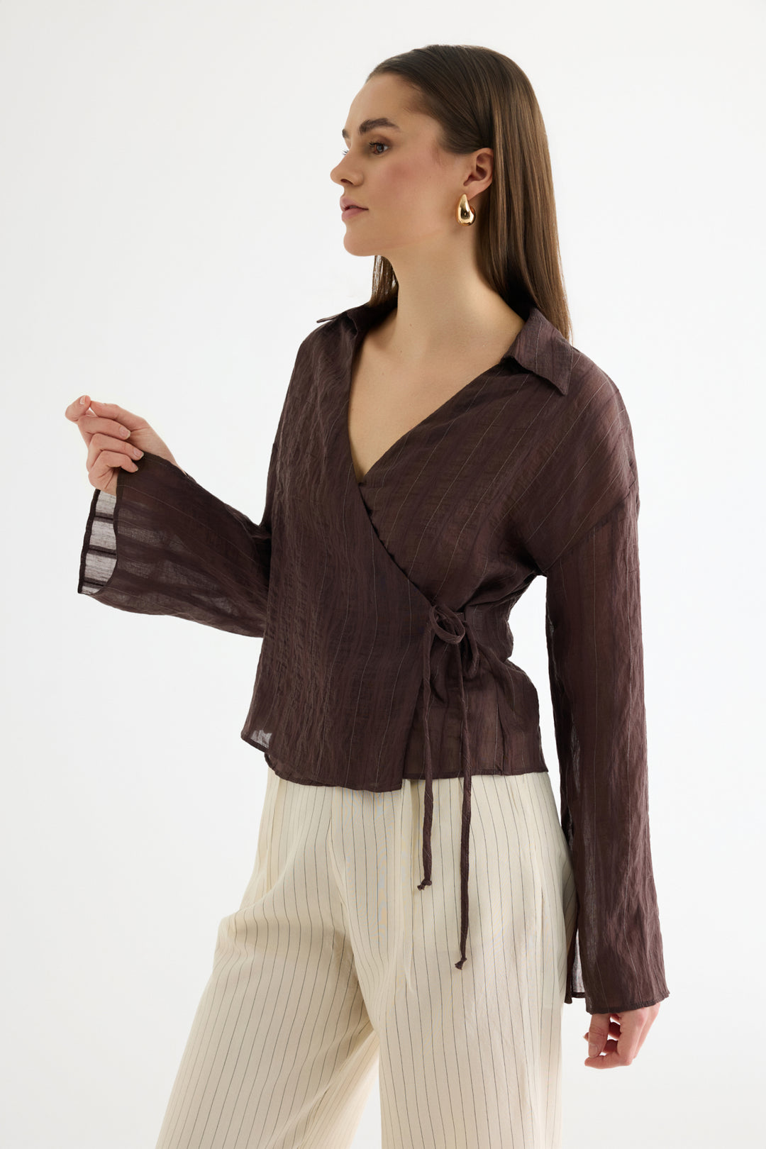 Anvelop Yaka Bağcıklı Tül Bluz Kahverengi