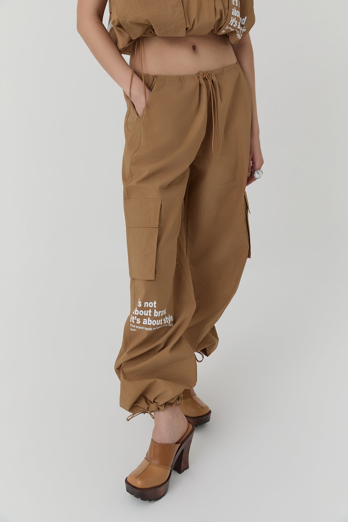 Lastik Detaylı Paraşüt Kargo Pantolon Camel